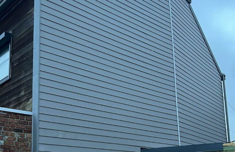 Bardage extérieur sur façade de maison réalisé pour particulier dans le Nord de la France