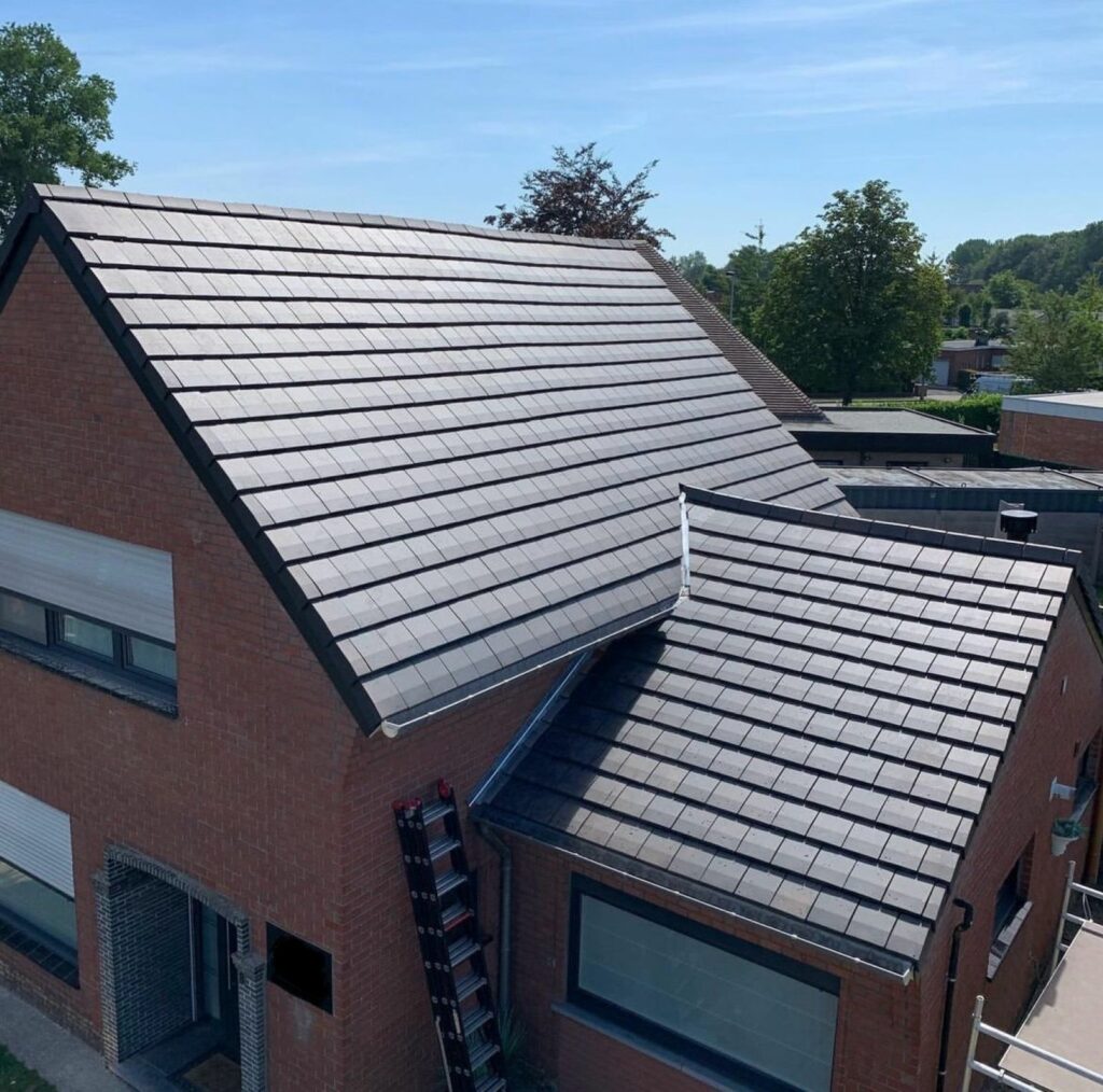 Toiture en tuiles réalisée par un couvreur à Lens dans le Pas-de-Calais