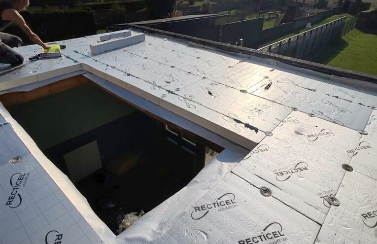 Isolation de toiture lors d'une rénovation réalisée dans le Nord de la France