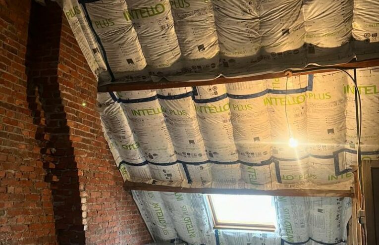 Isolation de combles de maison réalisée dans le Nord de la France