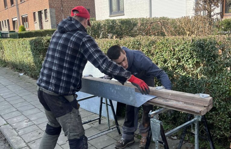 Fabrication et réparation d’élément de zinguerie en zinc réalisée dans le Nord de la France