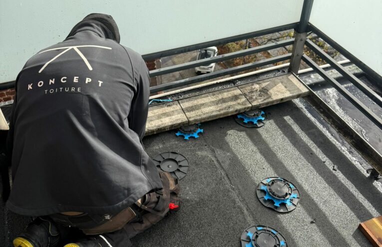 Réparation de toiture terrasse avec plots réalisée dans le Nord de la France