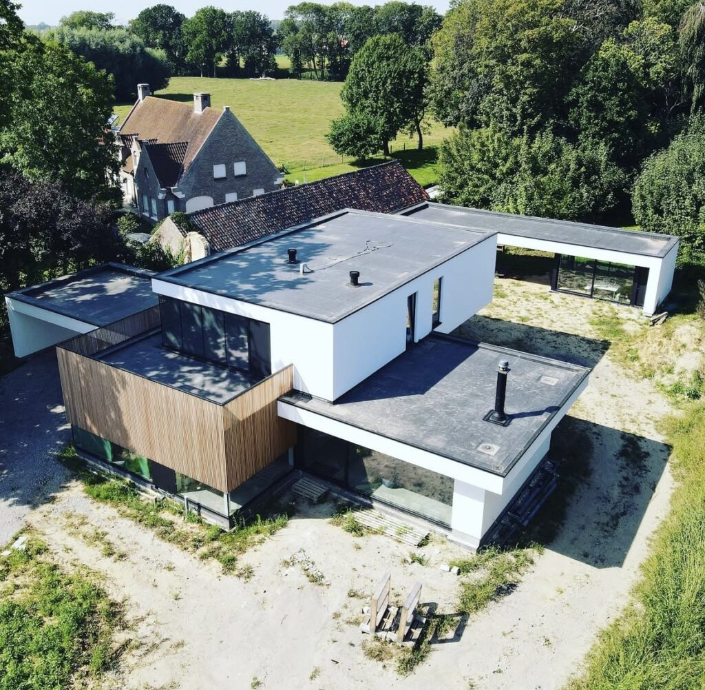 Toiture plate étanche sur maison contemporaine réalisée dans le Nord de la France