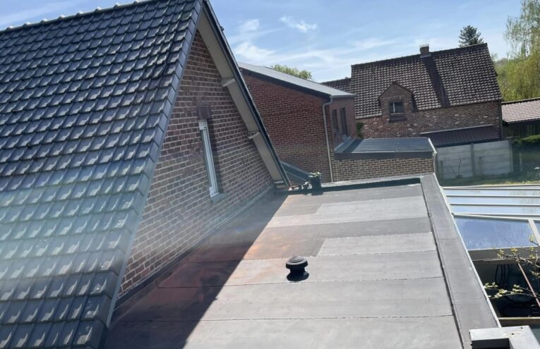 Étanchéité de toiture plate avec terrasse réalisée dans le Nord de la France